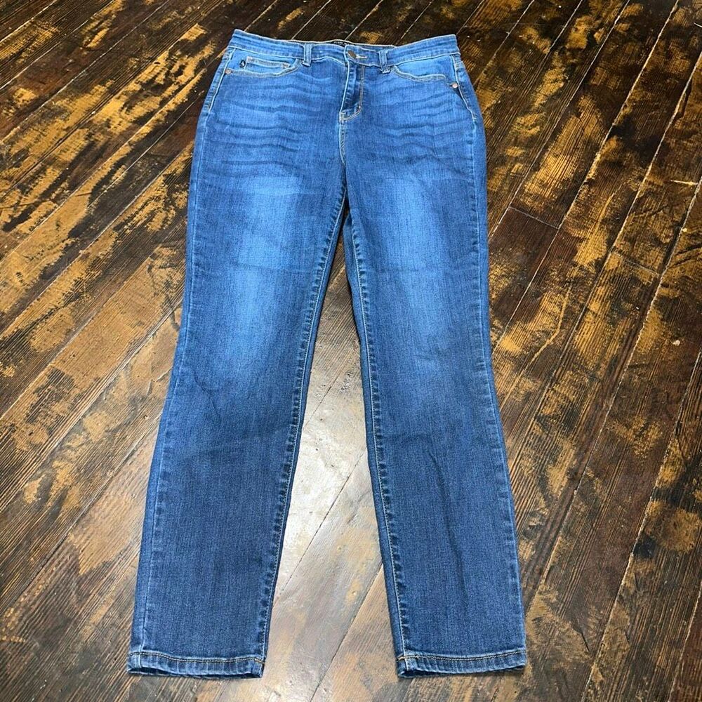 Judy Blue distressed relaxed normcore 13/31 boutique jeans